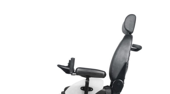 כסאות גלגלים ממונעים וקלנועיות מתקפלות: נוחות והתניידות בקלות